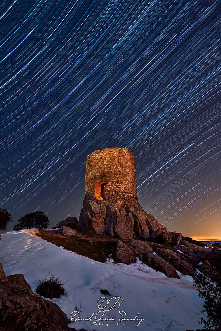 Atalaya_de_Venturada(Startrail)